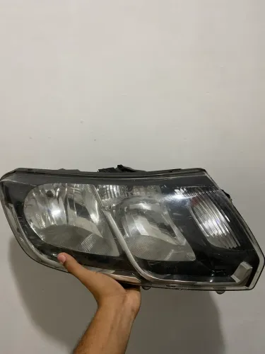 FAROL logan 2015.