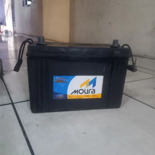 VENDO BATERIA MOURA 100 AMPERES  2026 SEMI NOVA.