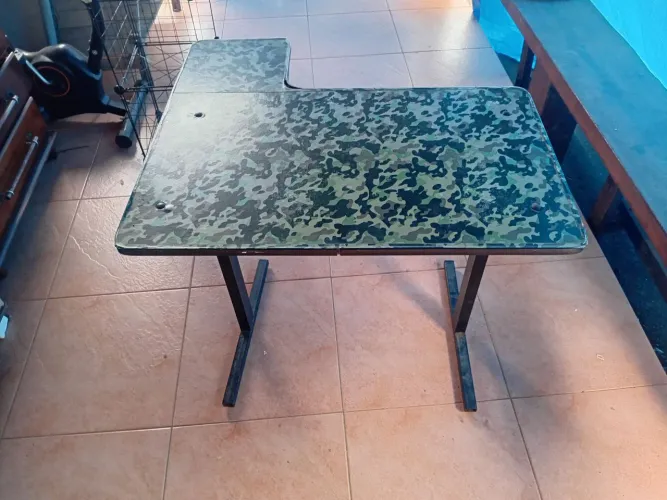 Mesa pequena para computador