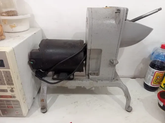Máquina de ralar frios 