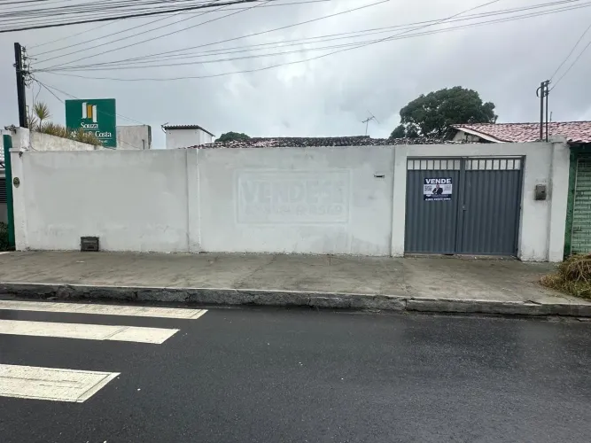 Casa para Venda em Maceió, Centro, 3 dormitórios, 1 banheiro, 2 vagas
