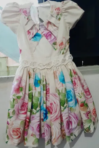 Vende -se vestido de Festa infantil Florido