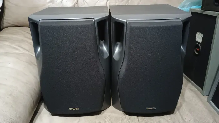 Caixas Aiwa F9