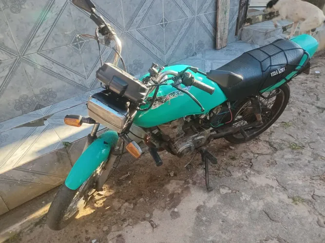 Vendo essa moto 99 de leilão
