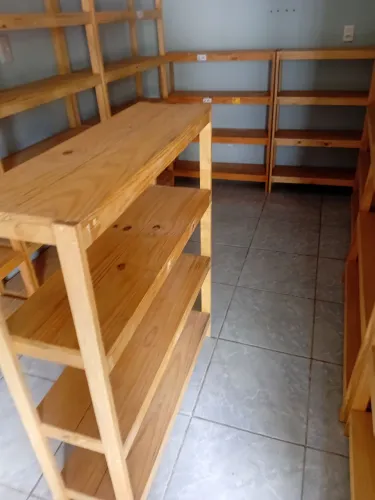 prateleiras em madeira pinho invernisada pra vender 