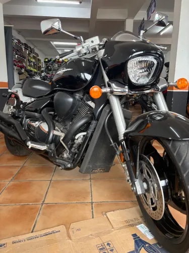 Moto com apenas 22000 km originais, com mais de 4 mil de acessórios