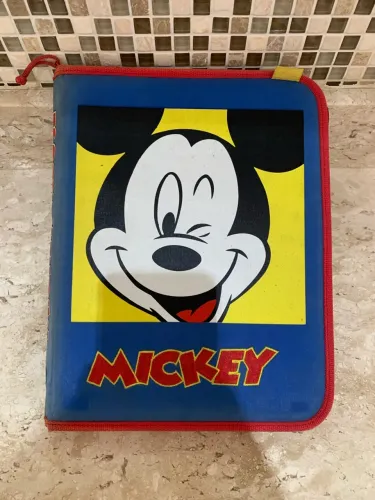 Capa de caderno Mickey
