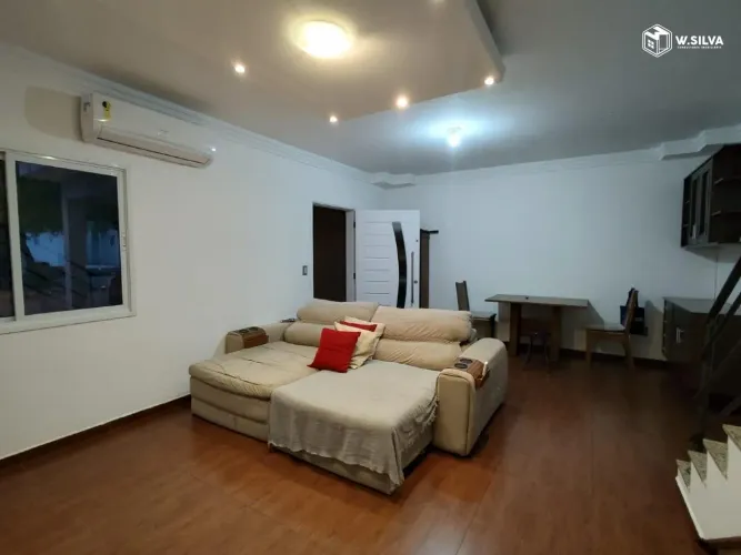 Casa no condominio Portal das Acácias: Suíte Master com Banheira e Espaço Gourmet