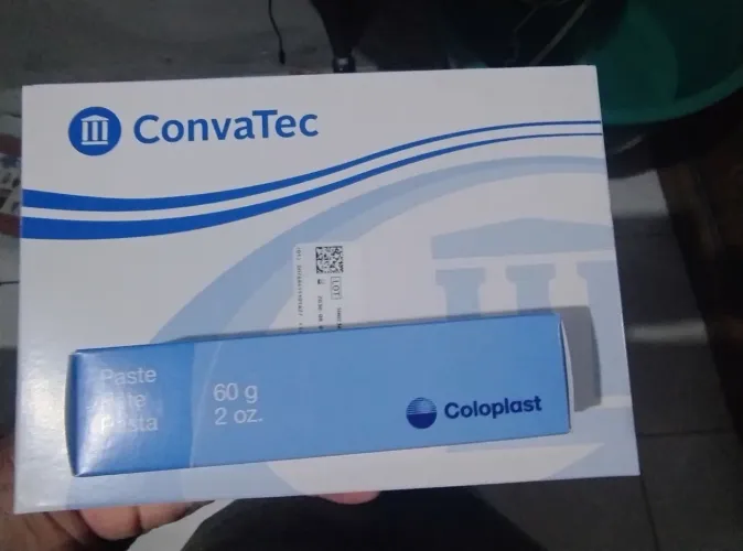 Vendo caixa de bolsa convatec e pasta com álcool coloplast.