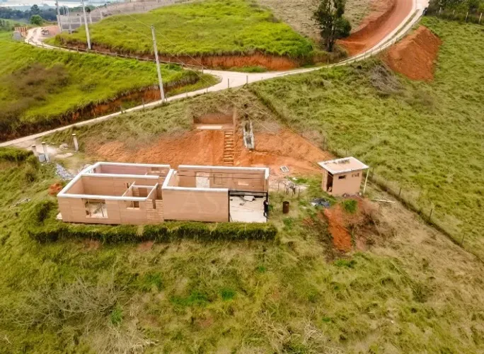 Chácara 3.335m² casa em taipa de pilão vista Rio Pardo - Poços de Caldas / Bandeira do Sul