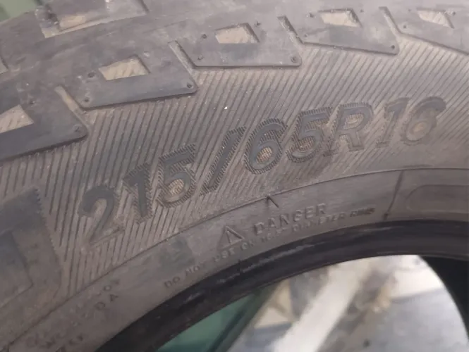 Vendo um pneu aro 16