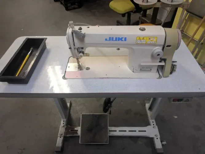 Máquina de Costura Reta Industrial Juki DDL-8300N - Excelente Estado