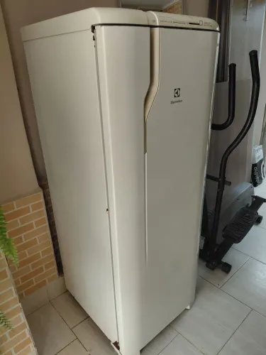 Geladeira Eltrolux Branca RFE39 - 110V - 390 litors