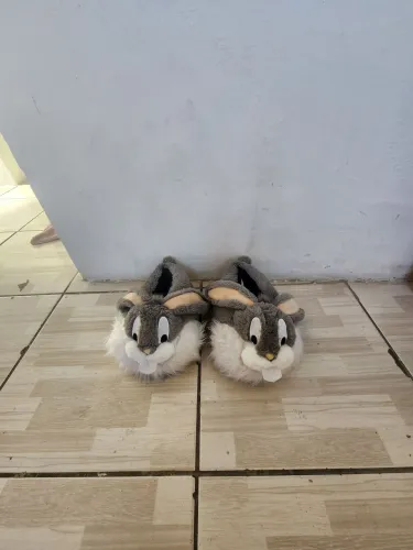 Olá pessoal estou vendendo essa pantufa do Pernalonga