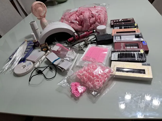 Kit manicure e cílios
