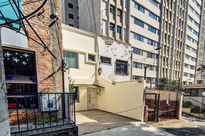 Casa comercial na Rua Caraíbas, 582 165 m²