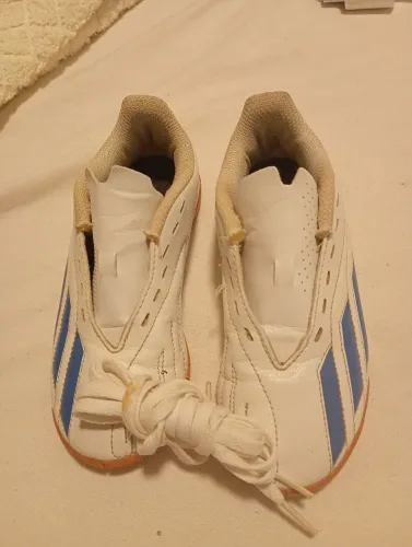 Chuteira de futsal adidas