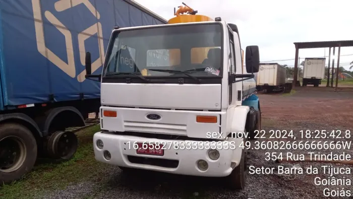 Caminhões disponível pra venda