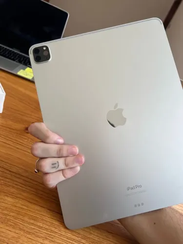 iPad Pro 12.9 polegadas (6 Geração) 512gb PRATA