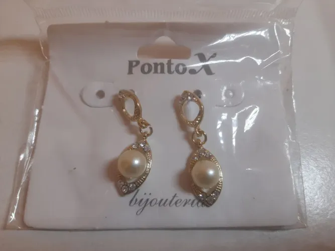 Brincos de orelha marca PontoX ainda no pacote [NOVO]