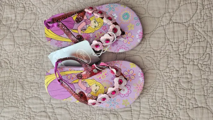 Sandálias Rapunzel Disney Store - Tam. 7/8 - Retirada na Tijuca ou Envio pela OLX 