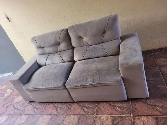 Lindo sofá retrátil e reclinável 