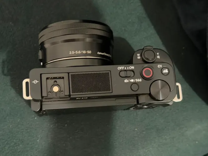 Câmera Sony ZV-E10 completa 