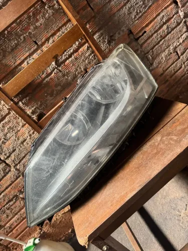 Farol VW JETTA 2012 Lado Esquerdo (Motorista)