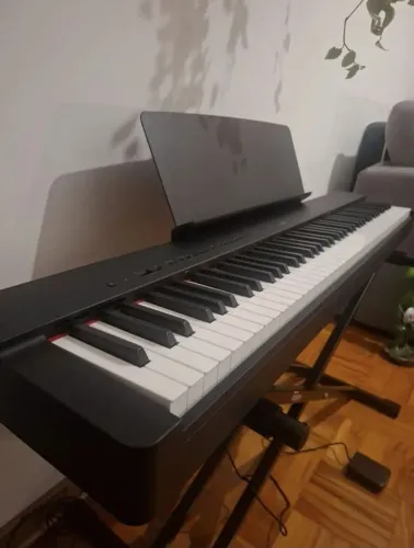 Piano Yamaha P-225 88 Teclas