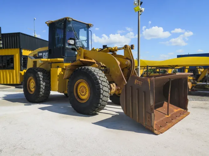 Pá carregadeira CATERPILLAR 938H 2008 com 20.000h de operação