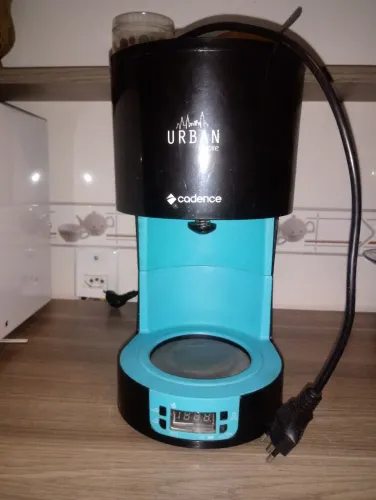 Vende-se cafeteira sem a jarra ( usada) não ( entrego)