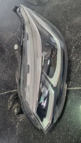 Vendo farol original do onix 