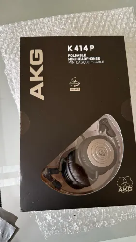 Fone de ouvido AKG com fio