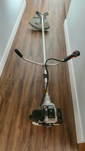 Roçadeira Toyama TBC52H