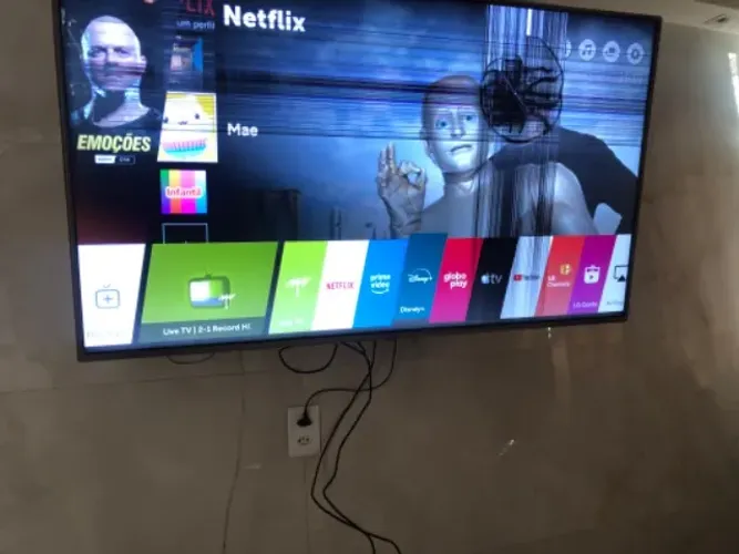 Smartv LG 55 pol. WEBos (PEQUENO DEFEITO TELA TRINCADA