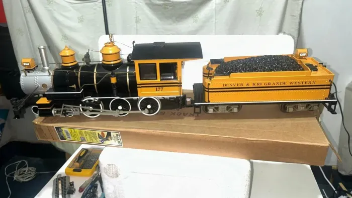Kit completo com oval escala G locomotiva e vagao