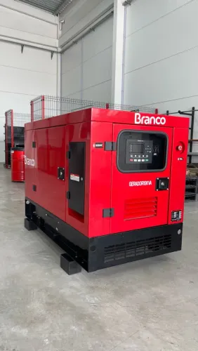 Gerador Branco 19 kVA com Quadro de transferência AUT. Apenas 6 Horas de uso