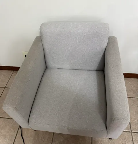 Duas Poltronas Confortáveis e Estilosas - Retirada no Local!