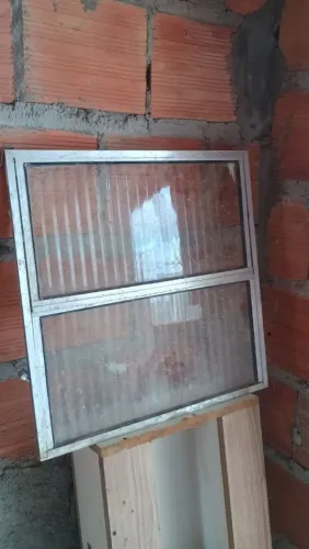 Basculante de alumínio