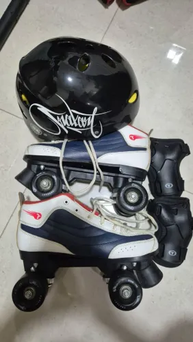 Patins traxart Powerquad 39/40 (serve de 37 a 40) + capacete e luva