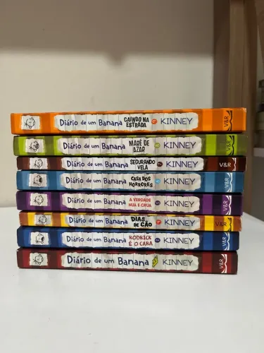 VENDO LIVROS DIÁRIO DE UM BANANA