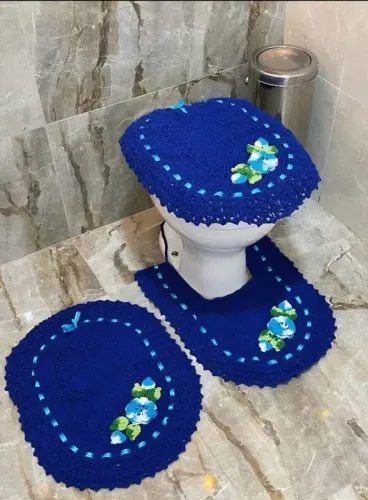 Jogo de Banheiro em Crochê Azul Royal com Flores - Feito à Mão | Pronta Entrega