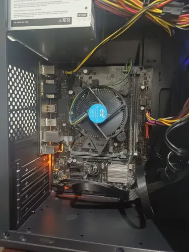 Desktop Pentium Gold + 4GB de RAM + SSD