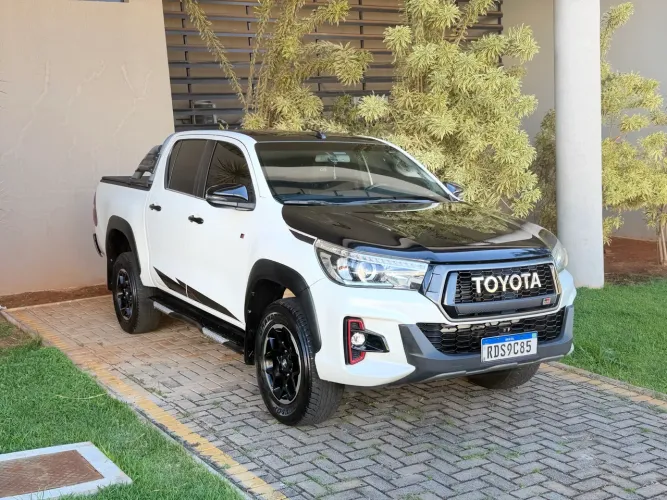 Toyota Hilux CD Gr-s 4X4 2.8 TDI Dies. Aut. 2020