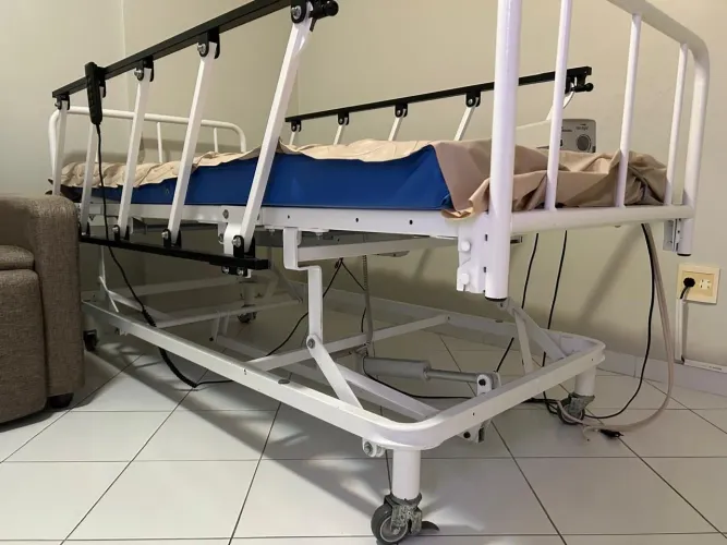 Cama hospitalar paciente