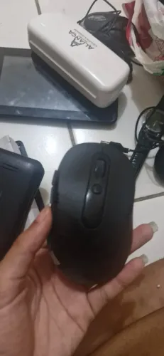 Mouses e teclado quebrados