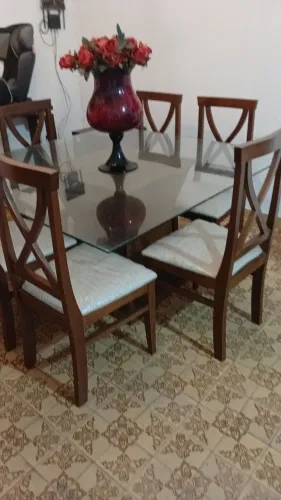 Mesa de jantar e aparador 