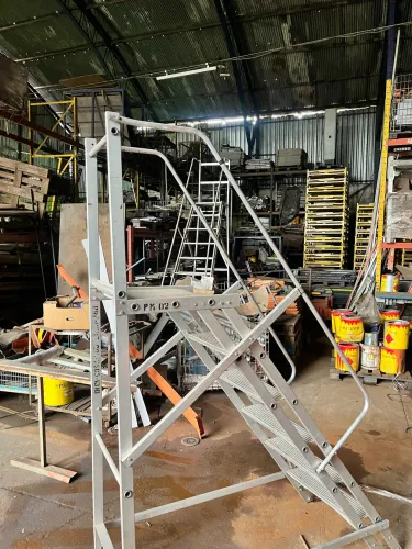 escada de aluminio trepadeira 1,50mt atura