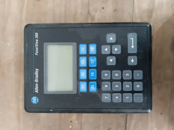 Panelview 300 Allen Bradley 2711-K3A5L1 Série a - HMI Usado em Bom Estado