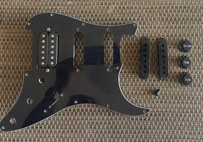 Escudo Guitarra Strato + CAP Malagoli